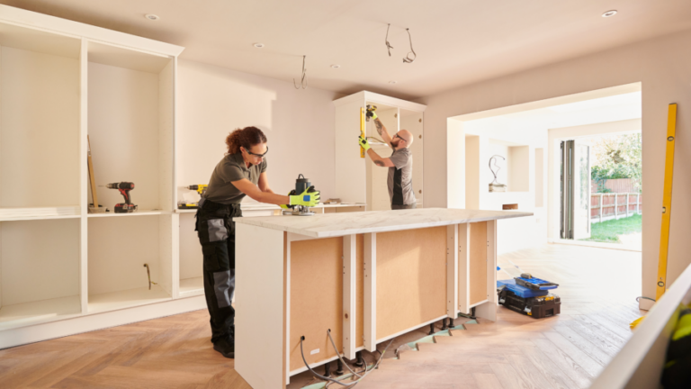 How to Manage Remodeling Contractor Delays: Contractual Strategies and Schedule Oversight